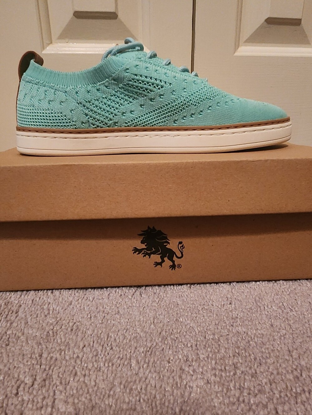 Vlado Women’s Light Blue Canvas Sneakers